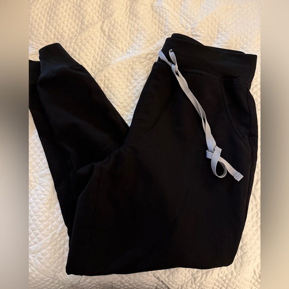 Figs Black Jogger Pants- Petite Medium - Picture 1 of 1